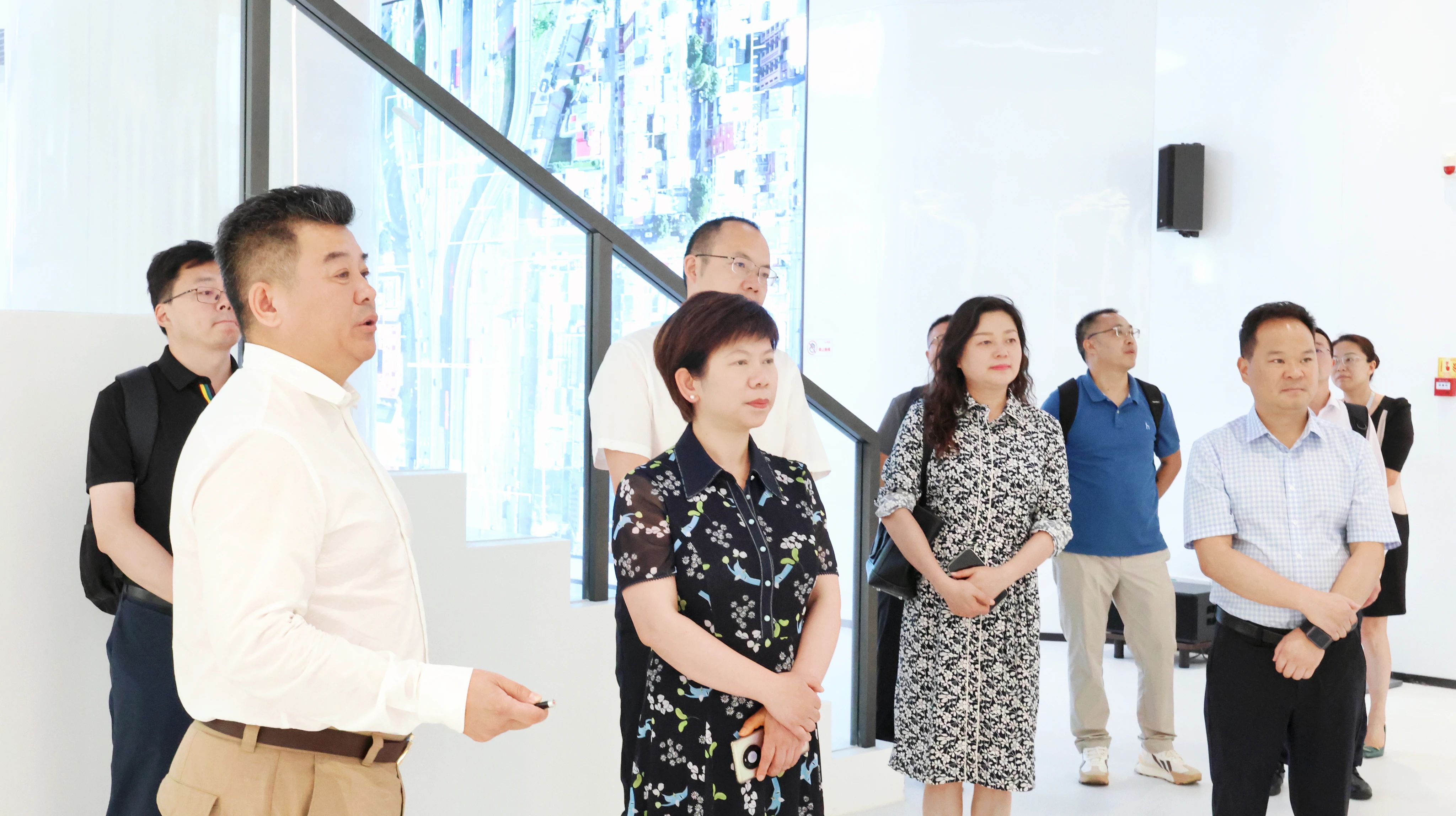 今年会·(jinnianhui)金字招牌诚信与成都市郫都区达成战略合作 推动成都影视城建设