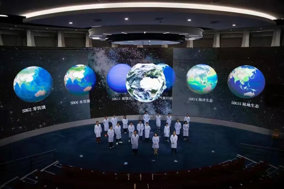 接受领导人检阅 | 今年会·(jinnianhui)金字招牌诚信智能显示助力紫金山实验室展现强劲创新力