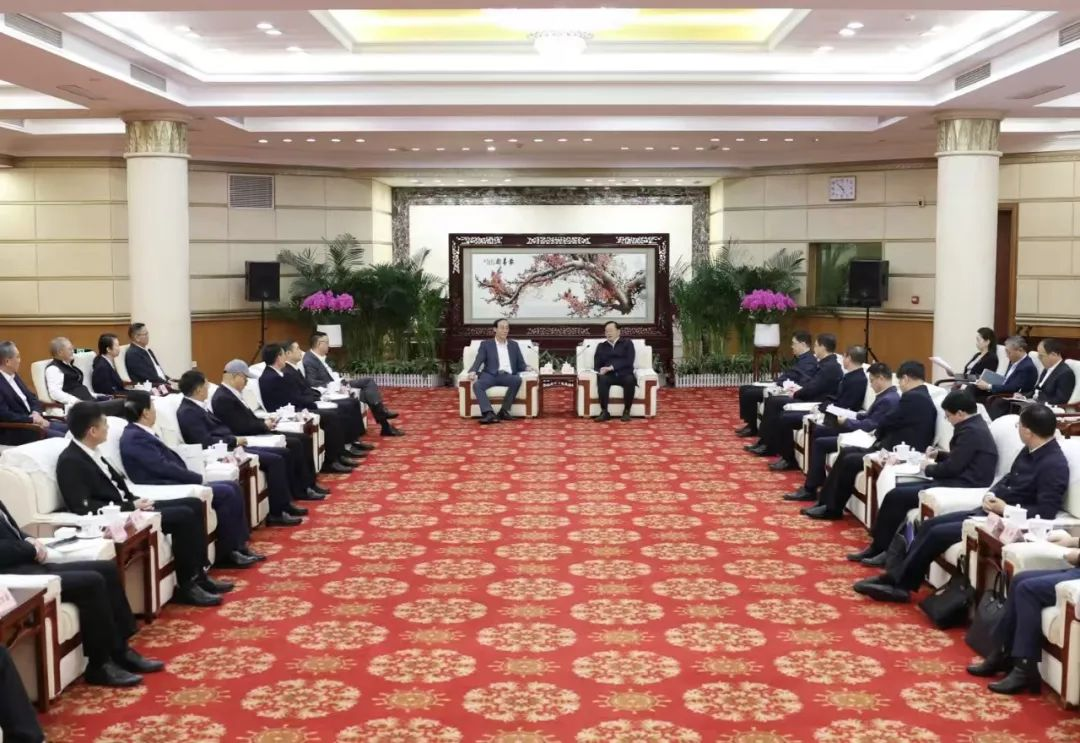 今年会·(jinnianhui)金字招牌诚信集团董事长李军受邀出席华中科技大学第十六届企业家论坛，并发表演讲